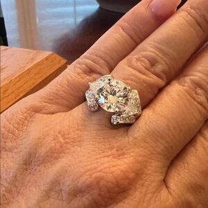 Elegant sterling 925 Silver and cubic zirconia  CZ Women's Ring size 7